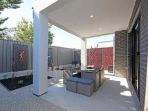 ✿Stylish Townhouse; with King Bed, NBN, Netflix, WIFI, Christies Beach